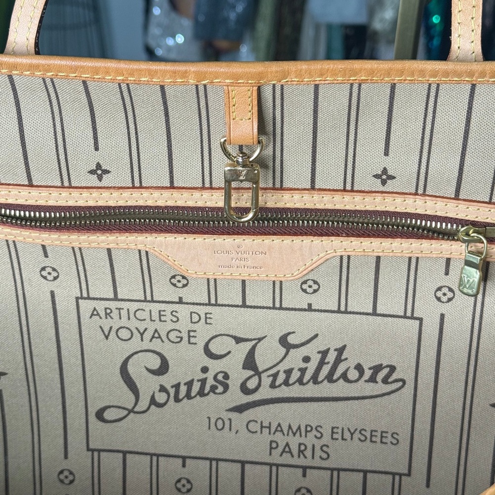 Louis Vuitton Monogram Canvas Tote with Tan Trim - Picture 5 of 9